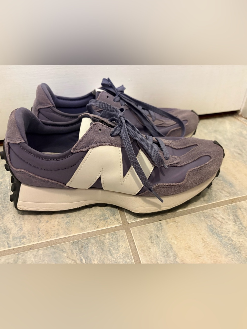 New Balance 327, Men’s 8.5, Women’s 10, EU 42